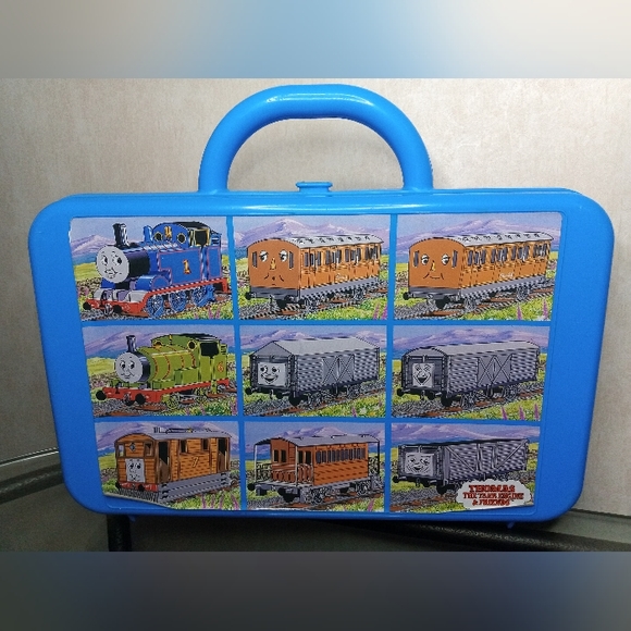 Vintage Thomas the Tank Engine & Friends storage case w/ 4 wooden train pieces - Picture 2 of 16